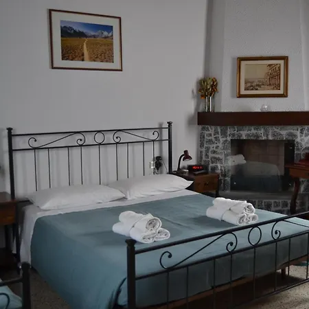 La Rosa E La Spina, Independent & Rustic Garden Villa, 300m From