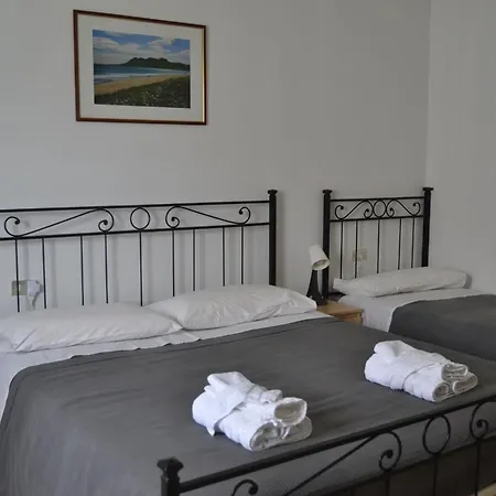 Дом отдыха La Rosa E La Spina - Independent House With Garden, Dervio-Lake Como