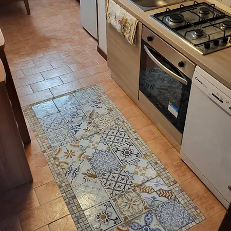 Дом отдыха La Rosa E La Spina - Independent House With Garden, Dervio-Lake Como Дервио