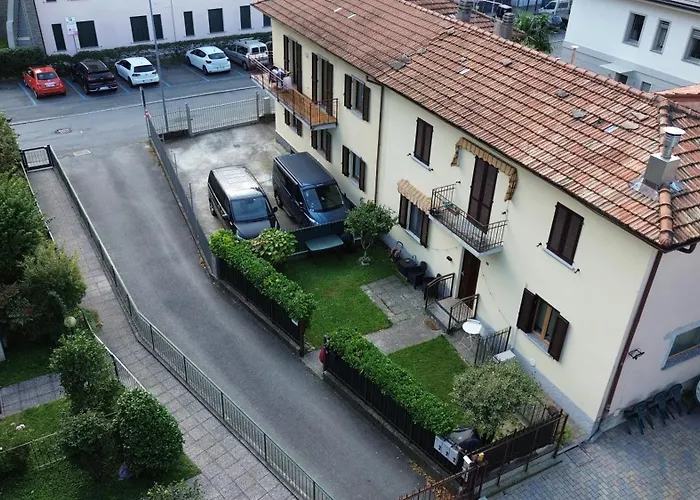 Ferienhaus La Rosa E La Spina - Casa Indipendente Con Giardino - - Di *