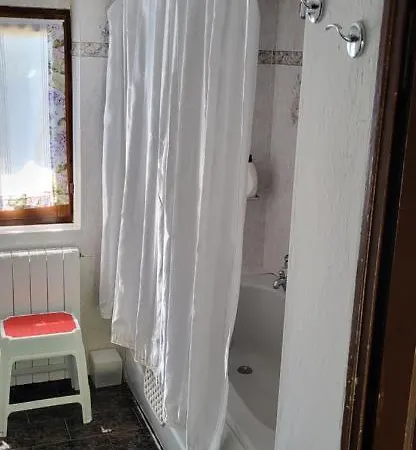 La Rosa E La Spina, Independent & Rustic Garden Villa, 300m From